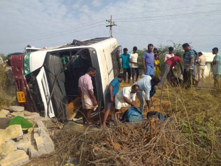 School van overturns near Trichy, 27 students injured TNN திருச்சி அருகே பள்ளி வேன் கவிழ்ந்து விபத்து 27  மாணவ - மாணவிகள்  காயம்