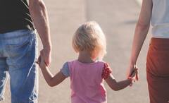 Zodiac Signs: দায়িত্ব পালন করতে পারেন না সকলে, সন্তানের অভিভাবক হিসেবে জুড়ি নেই রাশির জাতকদের