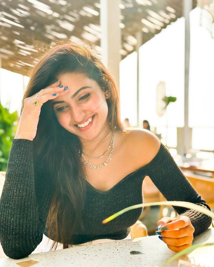 ఆ తర్వాత ‘ఢీ‘ షో ద్వారా యాంకర్ గా మారింది.Photo Credit: Deepika Pilli/Instagra
