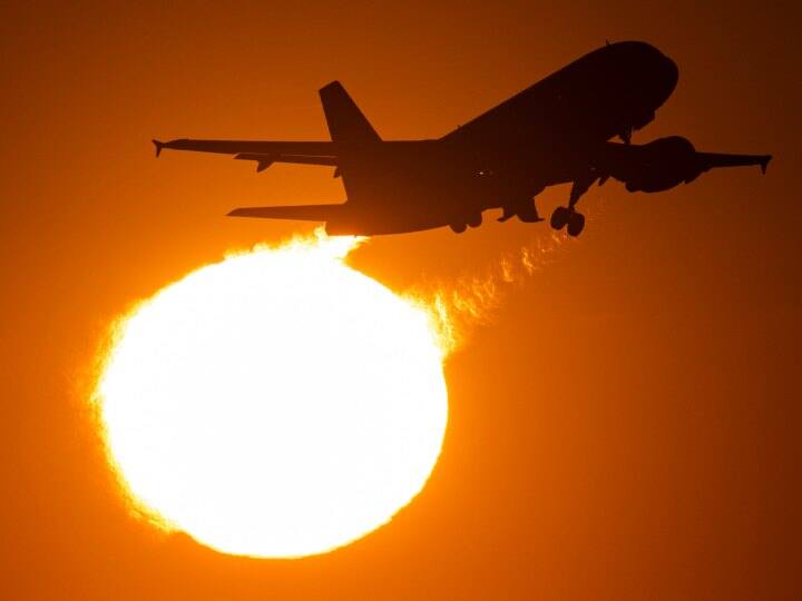 World Shortest Flight: एक देश से दूसरे देश जाने के लिए ज्यादातर लोग फ्लाइट का सहारा लेते है. फ्लाइट से पहुंचने में कम समय लगता है. कुछ जगह ऐसी भी है, जहां प्लेन से जाने में सिर्फ 47 सेंकड लगते है.