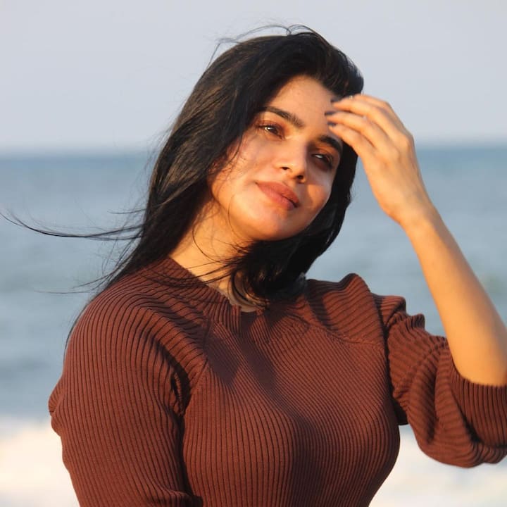 கண்ணே கண்ணே… நீளும் காலம் வேண்டும்… வாராயோ… அருகிலே