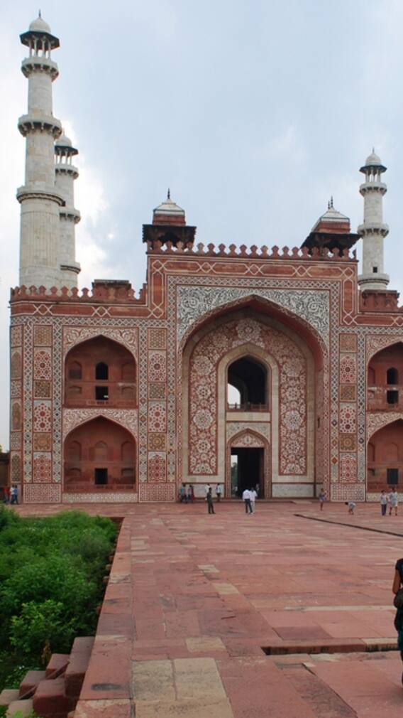 अकबर का मकबरा... मुगल काल की सबसे प्राचीन स्मारक