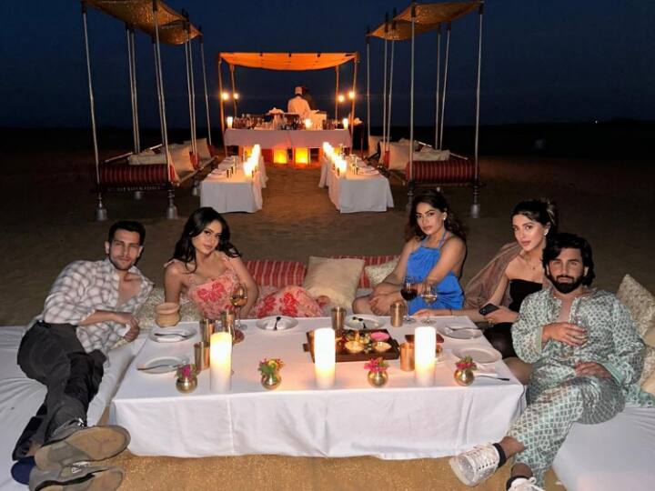 तस्वीरों में वो एक लॉन्ग फ्लोरल ड्रेस पहने हुए हैं. जिसमें वो काफी खूबसूरत भी लग रही हैं.