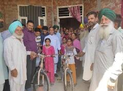 PSEB Class 5th Result: ਪੰਜਵੀਂ ਜਮਾਤ 'ਚੋਂ ਅੱਵਲ ਰਹਿਣ ਵਾਲੀਆਂ ਵਿਦਿਆਰਥਣਾਂ ਨੂੰ ਕੀਤਾ ਸਨਮਾਨਿਤ