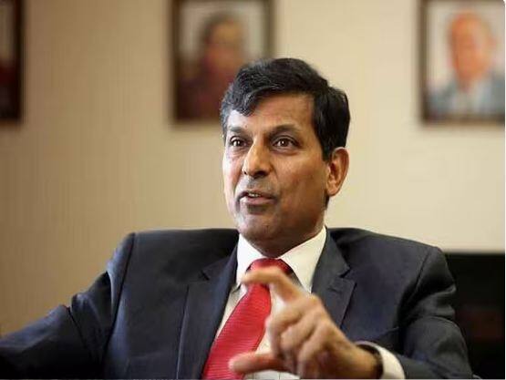 former rbi governor raghuram rajan expects more bank troubles in future know details Banking Crisis: ਹੁਣ ਹੋਰ ਵਿਗੜ ਸਕਦੈ ਨੇ ਹਾਲਾਤ! ਬੈਂਕਿੰਗ ਸੰਕਟ ਦੇ ਵਿਚਕਾਰ ਰਘੂਰਾਮ ਰਾਜਨ ਨੇ ਦਿੱਤੀ ਚੇਤਾਵਨੀ