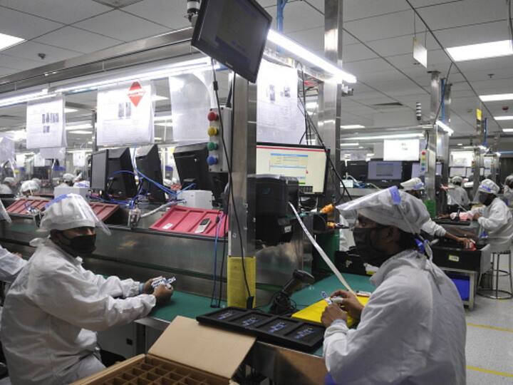 Backed By Govt's PLI Scheme, 1,50,000 New Jobs In Phone Manufacturing Expected This Fiscal: Report Backed By Govt's PLI Scheme, 1,50,000 New Jobs In Phone Manufacturing Expected This Fiscal: Report