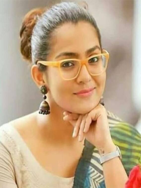 ‘இன்னும் கொஞ்சநேரம் இருந்தால் தான் என்ன..’கொஞ்சும் பார்வதிக்கு இன்று  பர்த்டே!