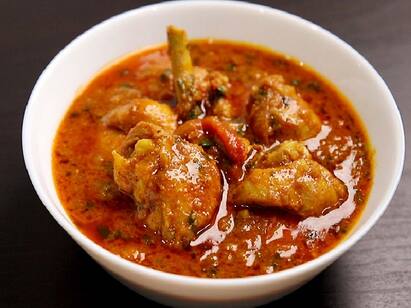 Karnataka: Man kills son irritated at being questioned about eating chicken curry Crime : கோழிக்கறியை சாப்பிடாமல் வம்புசெய்ததால் ஆத்திரம்.. பெற்ற மகனை அடித்துக்கொன்ற தந்தை