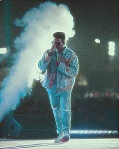 'மன்னவன் பேரைச் சொல்லி மல்லிகை சூடிக் கொண்டேன்..'பாரிஸில் பாடகி பிரியங்கா!