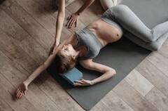 Pregnant women yoga tips: ਪ੍ਰੈਗਨੈਂਟ ਲੇਡੀ ਨੂੰ ਕਿਸ ਹਫ਼ਤੇ 'ਚ ਸ਼ੁਰੂ ਕਰਨਾ ਚਾਹੀਦਾ ਯੋਗ, ਮਿਸਕੈਰੇਜ ਤੋਂ ਬਚਣ ਦੀ ਵੱਧ ਜਾਵੇਗੀ ਸੰਭਾਵਨਾ