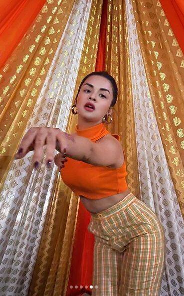 ਅਵਨੀਤ ਕੌਰ ਨੇ ਆਪਣੇ ਕਰੀਅਰ ਦੀ ਸ਼ੁਰੂਆਤ ਬਾਲ ਕਲਾਕਾਰ ਵਜੋਂ ਕੀਤੀ ਸੀ। ਅੱਜ ਉਹ ਇੰਡਸਟਰੀ 'ਚ ਜਾਣਿਆ-ਪਛਾਣਿਆ ਨਾਂ ਬਣ ਚੁੱਕੀ ਹੈ।