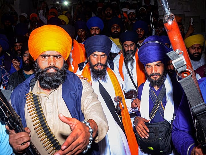 Amritpal Absconding: भिंडरावाले की तरह दिखना चाहता था भगोड़ा अमृतपाल! भारत आने से पहले जॉर्जिया में कराई थी सर्जरी Intelligence sources claims Amritpal Singh went to Georgia for cosmetic surgery to resemble Bhindranwale Before return to India Amritpal Absconding: भिंडरावाले की तरह दिखना चाहता था भगोड़ा अमृतपाल! भारत आने से पहले जॉर्जिया में कराई थी सर्जरी