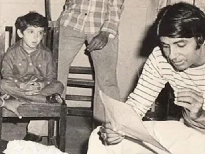 This child sitting on the chair near Amitabh Bachchan has become a big superstar today, recognized?
