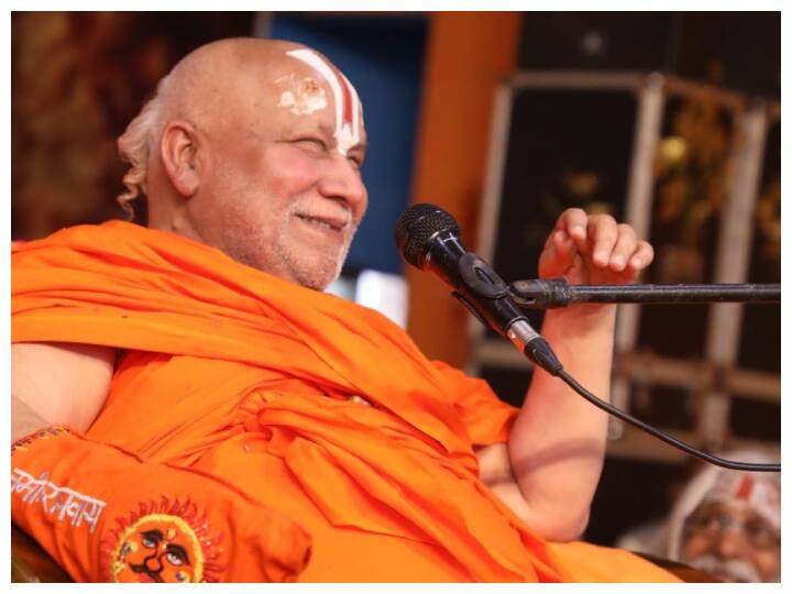 UP News Agra: संत रामभद्राचार्य के खिलाफ थाने में तहरीर, मुलायम सिंह यादव और कांशीराम पर दिया था विवादित बयान 1 Samajwadi Party Workers Complain Agra Police Station Against Sant Rambhadracharya Controversial Speech ANN Agra News: संत रामभद्राचार्य के खिलाफ थाने में तहरीर, मुलायम सिंह यादव और कांशीराम पर दिया था विवादित बयान