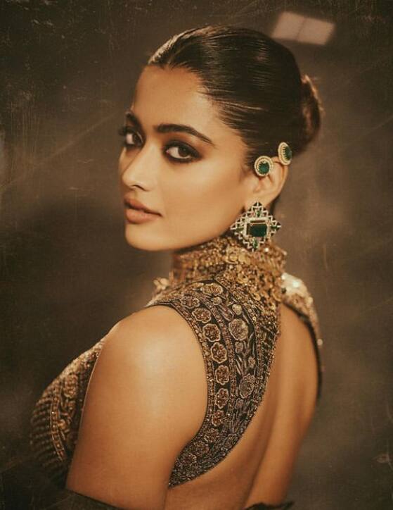 पुष्पा या चित्रपटामुळे रश्मिकाला विशेष लोकप्रियता मिळाली.