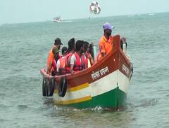 Sindhudurg : कोकणातील समुद्रकिनारे पर्यटकांनी फुलले, सुट्यांमुळे समुद्रकिनारी, मंदिर आणि किल्ल्यांवर गर्दी!