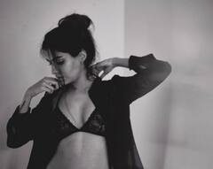 Shreya dhanwanthary: બ્લેક બિકિનીમાં શ્રેયાનો જોવા મળ્યો હોટ અંદાજ, કાતિલ ફિગર જોઈ ચાહકો દંગ