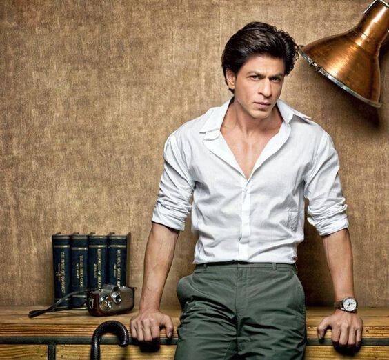 वहीं जब इसे लेकर शाहरुख ने आपत्ति जताई और कहा कि ये सीट मेरी है, मैंने इसके लिए पैसे दिए. हालांकि शाहरुख ने परिवार की एक महिला को लेकर कहा था कि आप महिला हैं इसलिए सीट पर बैठ सकती हैं. लेकिन इस बात पर महिला बिगड़ गई और शाहरुख को थप्पड़ जड़ दिया. साथ ही कहा कि अब ये बर्थ रिजर्व नहीं बल्कि सबके लिए है.