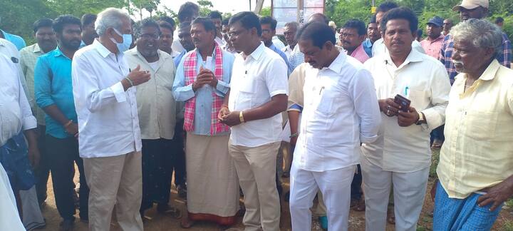 ప్రజల అభిప్రాయాలు తీసుకుంటూ ముందుకు సాగుతున్న నేతలు