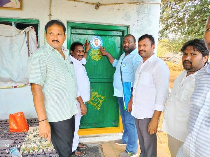 గత ప్రభుత్వానికి ఇప్పటి ప్రభుత్వానికి తేడా తెలియచేస్తూ ఐదు ప్రశ్నలు అడుగుతారు.