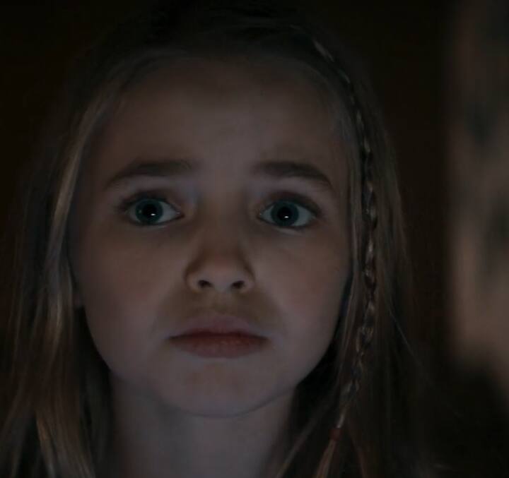 தற்போது, ஈவிள் டெட் ரைஸ் என்ற படம் வெளியாகவுள்ளது. இதில், இரு குழந்தைகளின் அம்மா மீது பேய் பிடித்துக்கொள்கிறது. இது எங்கு போய் முடிகிறது என்பதே, இப்படத்தின் கதை.