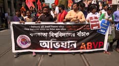 ABVP-র কলকাতা বিশ্ববিদ্যালয় বাঁচাও অভিযান ঘিরে উত্তেজনা কলেজ স্ট্রিটে