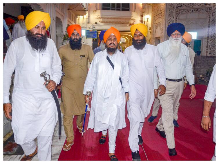 Akal Takht Jathedar Accuses Punjab Govt Of Creating Panic By Stepping Up Security Ahead Of Baisakhi Akal Takht Jathedar Accuses Punjab Govt Of Trying To Create Panic Before Baisakhi, Asks Amritpal To Surrender