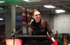 'मैं सबसे अच्छी मां...' ये कहकर राजनीति छोड़ने वाली न्यूजीलैंड की पूर्व PM जीती हैं सिंपल लाइफ, देखिए तस्वीरें