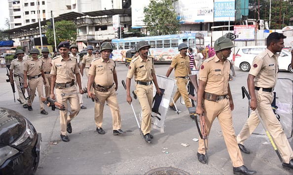 MP: Over 60 People Attack Burhanpur Police Station To Free Three Accused, Four Cops Injured MP: Over 60 People Attack Burhanpur Police Station To Free Three Accused, Four Cops Injured