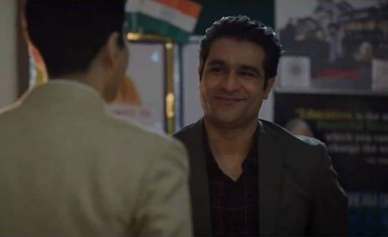 “Dekh bhai, power se bulb bhi jalta hai, jo logon ki zindagi main roshni kar deta hai, aur power se current bhi lagta hai, jo logon ki jaan leta hai. So you have to decide ki power ka use kaise karna hai.”