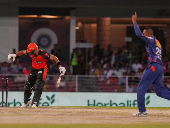 IPL 2023 LSG Krunal Pandya takes Anmolpreet Singh and Aiden Markram wickets stunning delivery watch Watch: क्रुणाल पांड्या ने झटके लगातार दो विकेट, वीडियो में देखें कैसे अनमोलप्रीत और मार्करम को बनाया शिकार