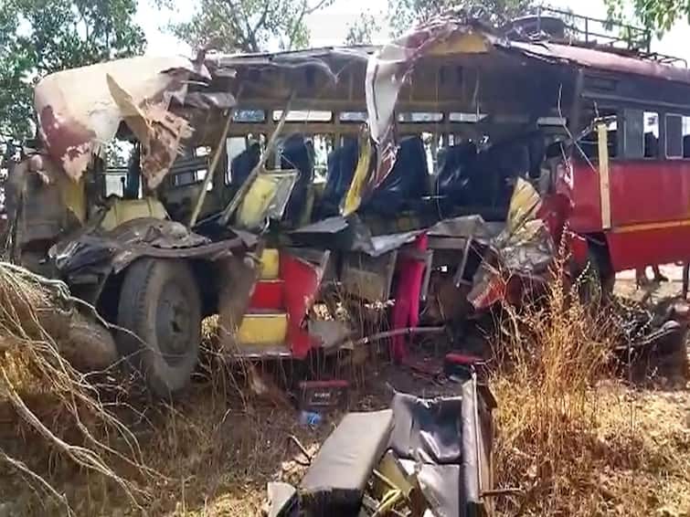 maharashtra News Nashik news conductor and women passenger died in ST bus accident in chandwad area Nashik Bus Accident : नाशिकमध्ये एसटी बसचा भीषण अपघात, महिला वाहकासह प्रवासी महिलेचा मृत्यू