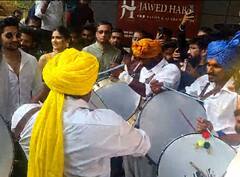 Ghar Banduk Biryani : पुण्यात नागराज मंजुळेंनी धरला हलगीवर ठेका; घर बंदुक बिरयानीचं प्रमोशन जोरात