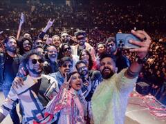 'மன்னவன் பேரைச் சொல்லி மல்லிகை சூடிக் கொண்டேன்..'பாரிஸில் பாடகி பிரியங்கா!