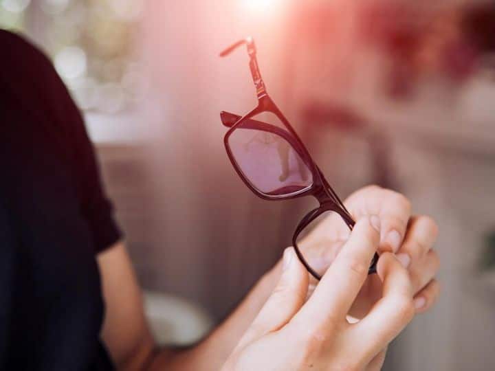Delhi Hospital Launch Smart Vision Glasses For Blind And Visually Impaired People नेत्रहीनों के लिए लॉन्च हुआ 'स्मार्ट विजन ग्लास', चलने, पढ़ने और चेहरे को पहचानने सहित कई कामों में मिलेगी मदद