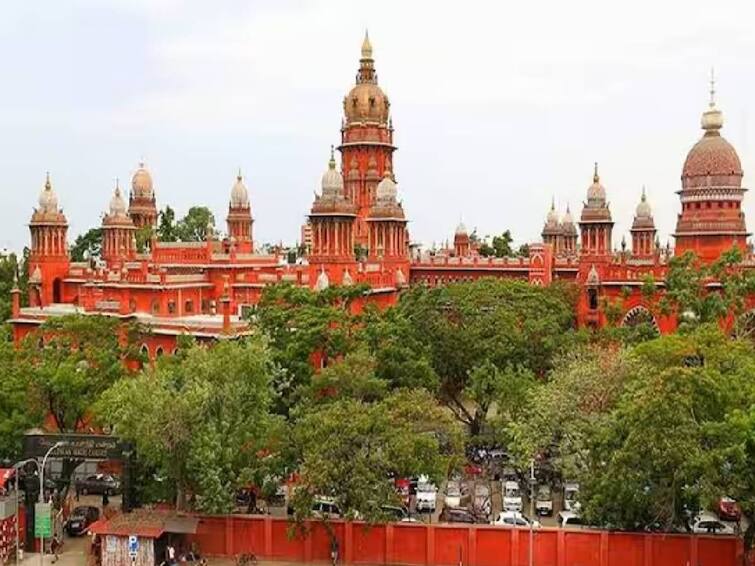 Due to the increasing spread of Corona in Tamil Nadu, the High Court of Madras has informed that the cases will be heard in a virtual manner High Court Virtual Hearing: அதிகரிக்கும் கொரோனா; மீண்டும் நடைமுறைக்கு வரும் மெய்நிகர் விசாரணை - சென்னை உயர்நீதிமன்றம்