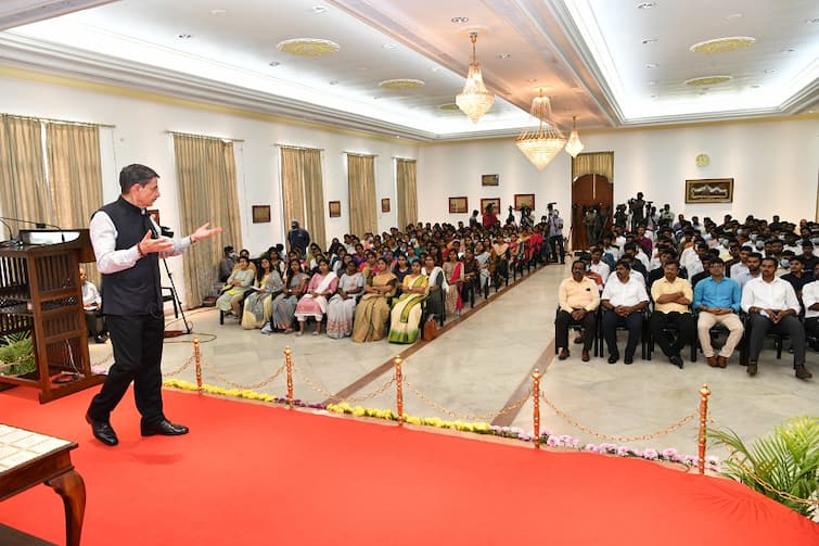 90% of IS recruits from South India belong to PFI group: Governor Ravi  sensational speech Governor RN Ravi: தென்னிந்தியாவில் இருந்து ஐஎஸ் அமைப்பில் சேருவோரில் 90% பேர் இந்த அமைப்பைச் சேர்ந்தவர்கள்: ஆளுநர் ரவி பரபரப்புப் பேச்சு