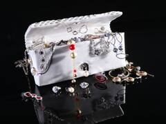 कोहिनूर ही नहीं... ब्रिटिश रॉयल फैमिली के पास हैं हमारे ये आभूषण, कीमत इतनी कि अंदाजा लगाना है मुश्किल