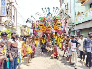 Madurai: மதுரையில் பங்குனித் திருவிழா: பறவை காவடி, தேர் காவடி, பால்காவடி - நேர்த்திக்கடன் செலுத்திய 15 ஆயிரம் பக்தர்கள்..!