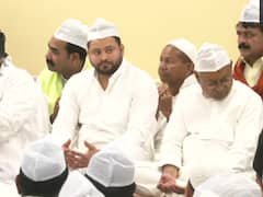 सीएम नीतीश कुमार ने दी इफ्तार पार्टी, तेजस्वी यादव समेत बिहार के कई मंत्री पहुंचे