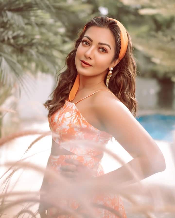 'చమ్మక్ చల్లో' సినిమాతో టాలీవుడ్ కు ఎంట్రీ ఇచ్చిన కేథరిన్ 'సరైనోడు' సినిమాలో ఎమ్మెల్యేగా ఫుల్ మార్క్స్ కొట్టేసింది. ఆ తర్వాత వరుస అవకాశాలు అందిపుచ్చుకున్నా స్టార్ హీరోయిన్ స్టేటస్ మాత్రం దక్కించుకోలేకపోయింది.