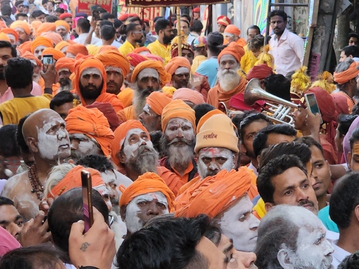 Hanuman Jayanti Shobha Yatra: दिल्ली में धूमधाम से मनी हनुमान जयंती, सवा मन चांदी से बनी हनुमान की प्रतिमा रहा आकषर्ण का केंद्र