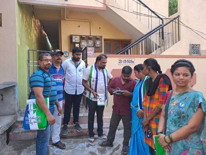 సెల్ ఫోన్ పై కూడా అతికించే స్టిక్కర్ ఇస్తున్న నేతలు
