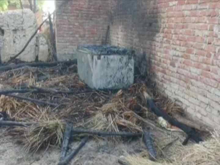 Hardoi Fire: चूल्हा जलाकर शौच करने गई थी महिला, घर में लगी भयंकर आग, जिंदा जलकर दो मासूमों की मौत Hardoi fierce fire broke out in house two children died by burning alive ANN Hardoi Fire: चूल्हा जलाकर शौच करने गई थी महिला, घर में लगी भयंकर आग, जिंदा जलकर दो मासूमों की मौत