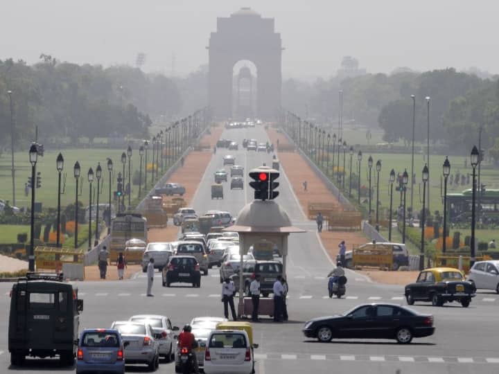 India Weather Update rain has stopped in Delhi Thunder and strong winds will continue in these states know where the weather will be दिल्ली में सुहावने मौसम का दौर खत्म! केरल में बारिश जारी, इन राज्यों में चलेगी आंधी, जानें देशभर के मौसम का हाल