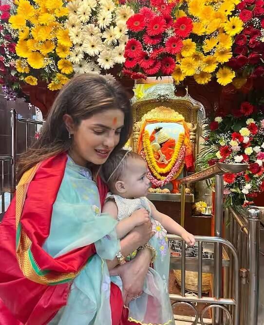 પ્રિયંકા ચોપરા થોડા દિવસો પહેલા જ તેના પતિ નિક જોનાસ અને પુત્રી માલતી મેરી સાથે મુંબઈ આવી છે. નીતા અંબાણી કલ્ચરલ સેન્ટરના લોકાર્પણ પ્રસંગે તે પોતાના પરિવાર સાથે પહોંચી હતી.