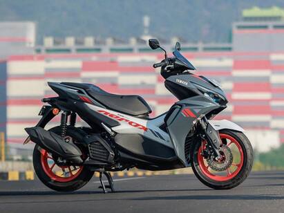 2023 Yamaha Aerox 155 launched at Rs 1.43 lakh: R15 V4, MT-15 motorcycles also updated Yamaha Aerox 155:  டிராக்ஷன் கண்ட்ரோல் சிஸ்டம் தொழில்நுட்பம்..! இந்தியாவில் அறிமுகம் யமஹா ஏரோக்ஸ் 155 மாடல்..!