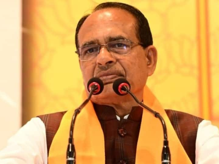 CM Shivraj Singh Chouhan bowed before movement against demolition of baleshwar Mahadev temple in Indore ANN Indore Temple Tragedy: इंदौर में मंदिर गिराने के विरोध के बीच सीएम शिवराज का एलान, कहा- फिर मंदिर वहीं बनाएंगे