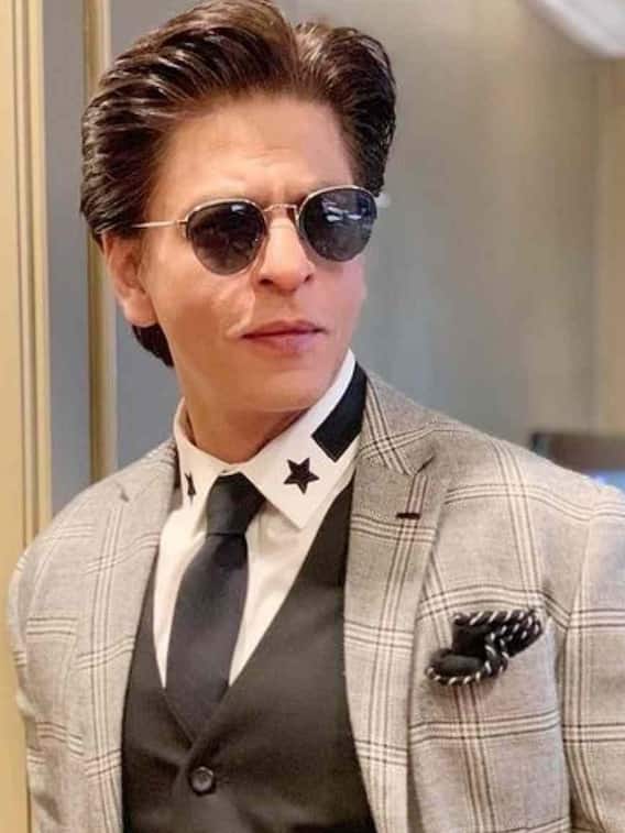 शाहरुख खान के इन आइकॉनिक लुक्स के कायल हैं फैंस, आप भी करें फॉलो