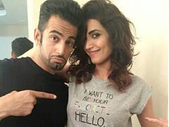 In Pics: सगाई करने के बाद टूटा इन बी-टाउन के सितारों का रिश्ता, एक तो बंट चुके थे शादी के कार्ड